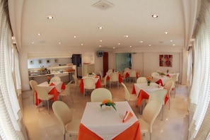 Desayuno buffet incluido todos los días