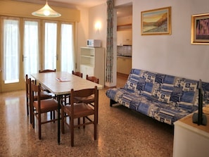 Apartment, 3 Schlafzimmer | Wohnbereich | Flachbildfernseher