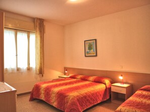 Apartment, 2 Bedrooms | Cots/infant beds - Mery Sabbiadoro (Lignano Sabbiadoro)