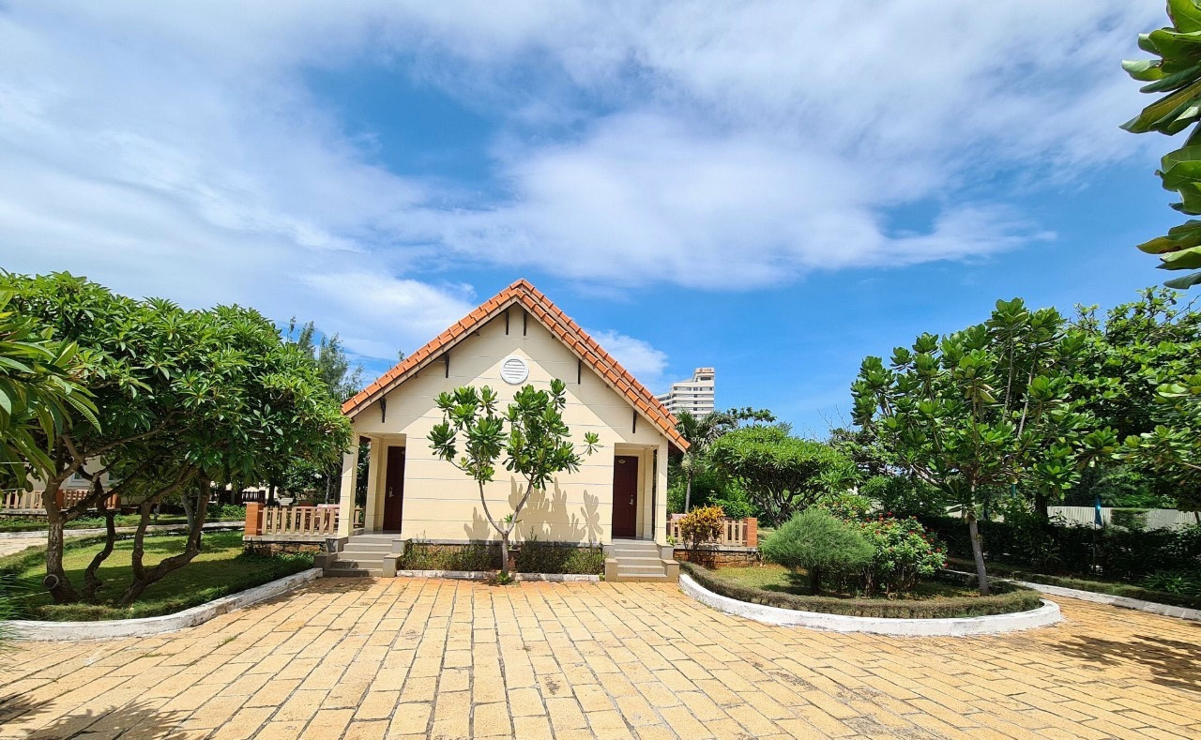 deluxe room, balcony | premium bedding, free minibar items, in-room safe, desk