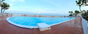 Outdoor pool - HaiDuong Intourco Resort (Vung Tau)