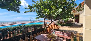 Deluxe kamer, balkon, uitzicht op zee | Uitzicht vanaf balkon