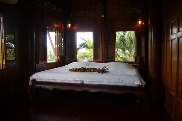 Traditional Villa, 4 Bedrooms | 4 bedrooms, individually decorated, individually furnished, desk