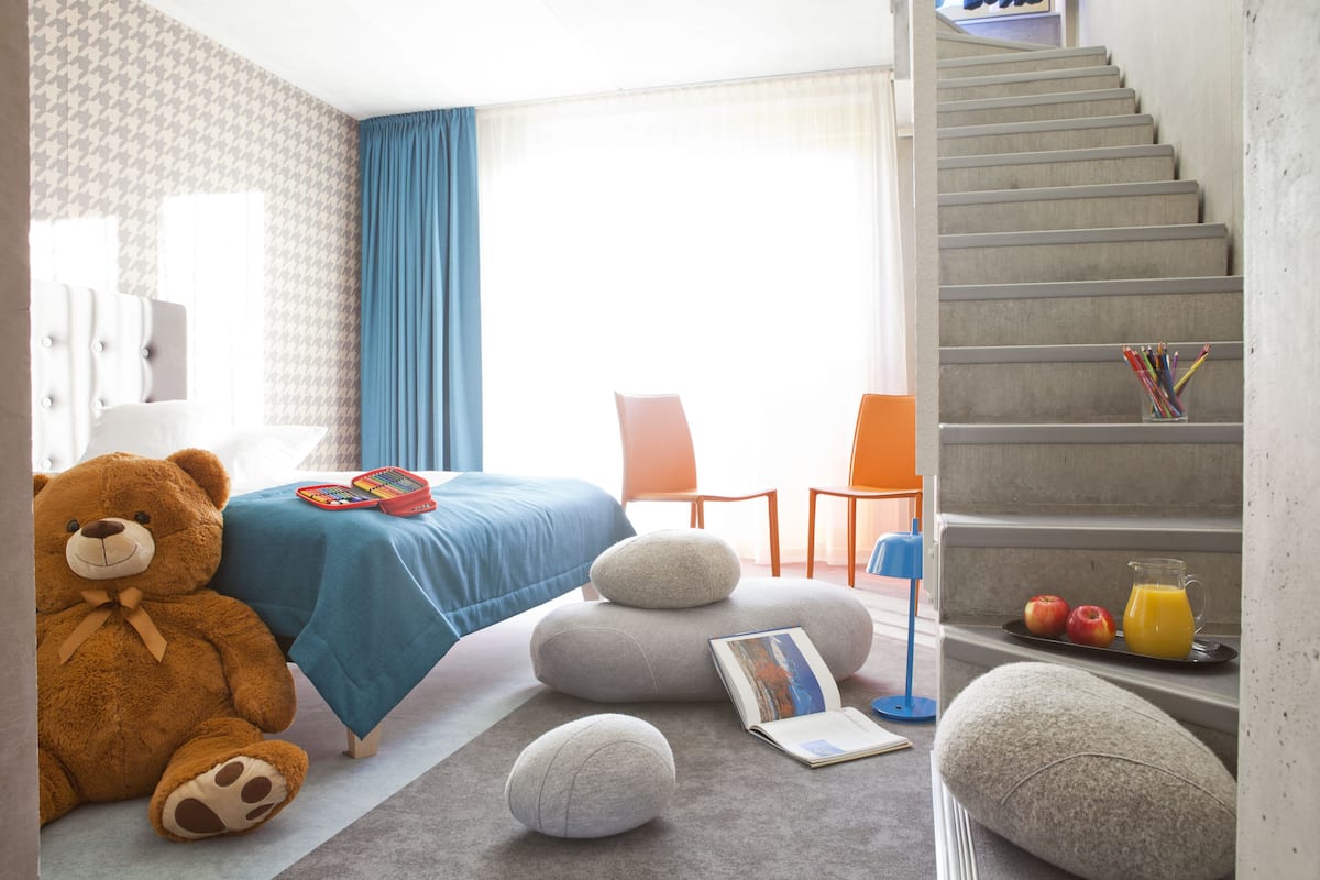 Familiekamer | 1 slaapkamer, een kluis op de kamer, een bureau, geluiddichte muren