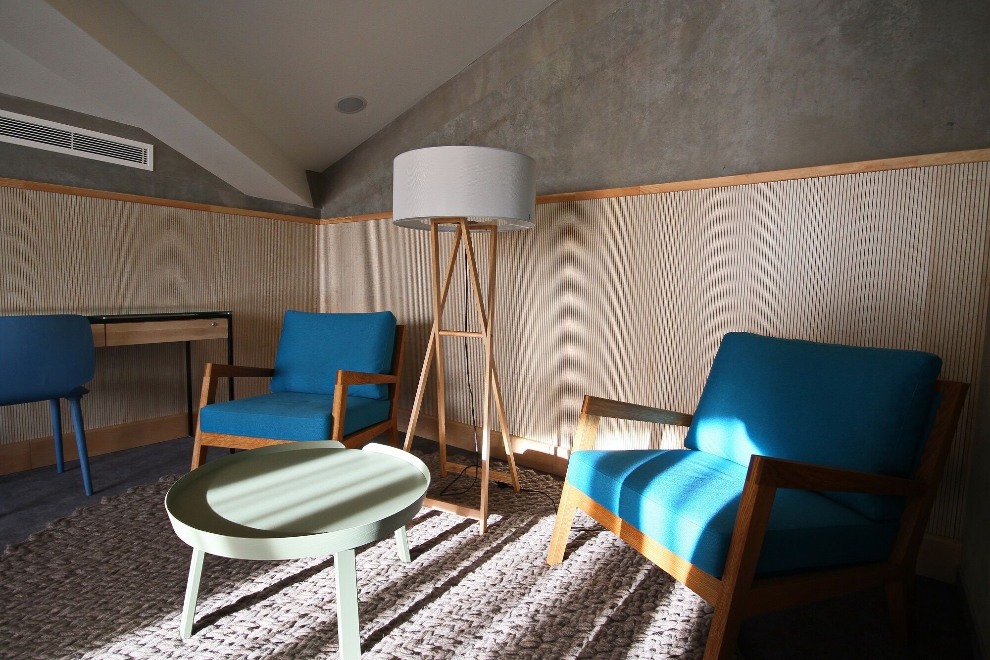 deluxe room | 1 bedroom, in-room safe, desk, soundproofing