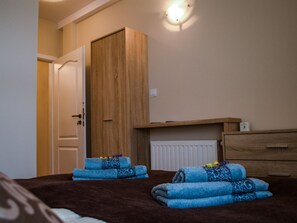 Comfort-Doppelzimmer | Hochwertige Bettwaren, Bügeleisen/Bügelbrett, kostenloses WLAN