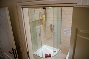 Double or Twin Room | Bathroom shower