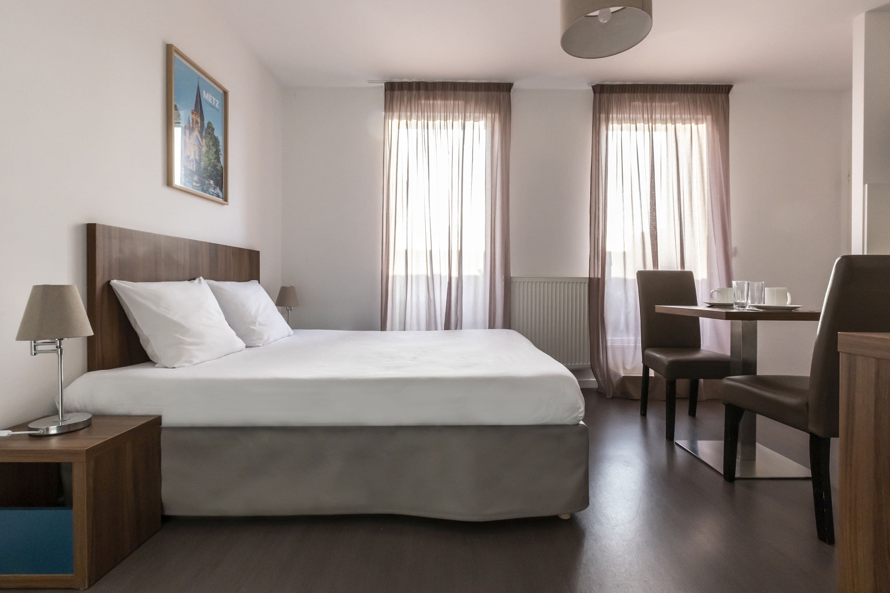 Bureau, espace de travail pour ordinateur portable