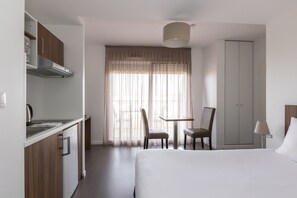 Standard Studio (2 People) | Desk, laptop workspace, soundproofing, free cots/infant beds