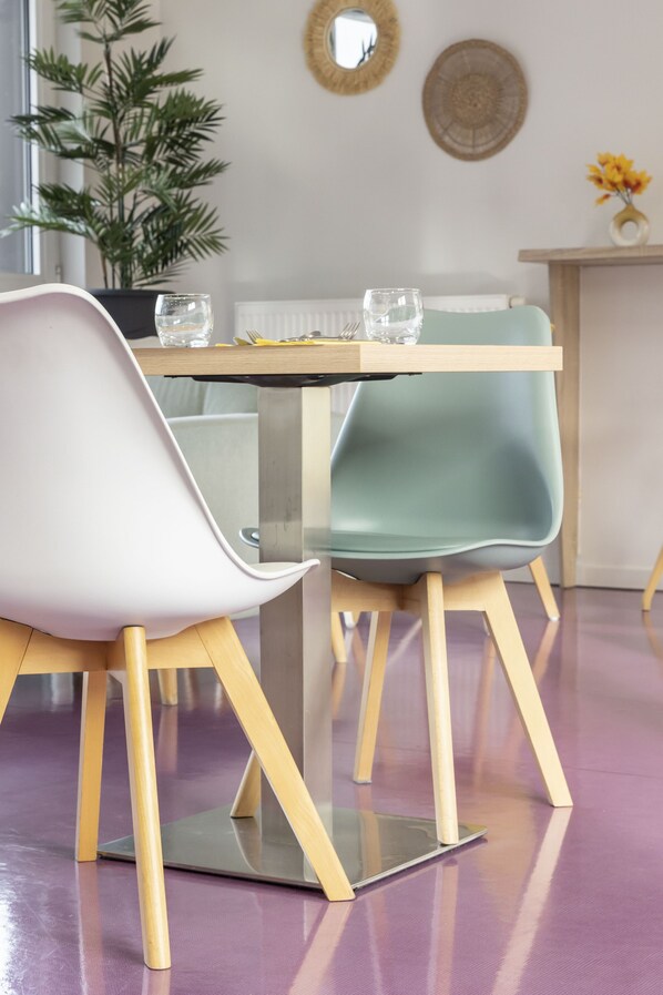 Desayuno buffet diario (EUR 14 por persona)