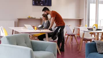 Petit déjeuner buffet (14 EUR par personne)