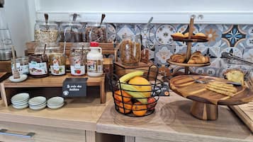 Café da manhã com buffet todos os dias (EUR 14 por pessoa)