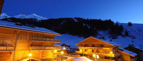 Fassade der Unterkunft – Abend/Nacht