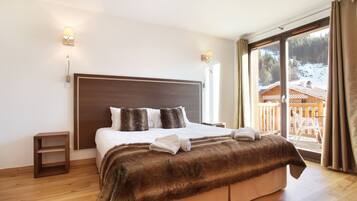 Safe på rommet, skrivebord, lydisolert og barnesenger (inkludert)