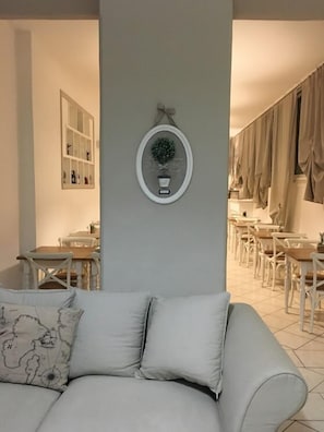 Desayuno buffet todos los días (con cargo)