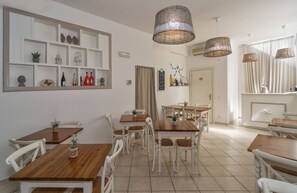 Frokostbuffé hver dag (EUR 5 per person)