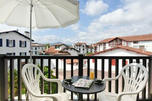 Standard Quadruple Room | Terrace/patio