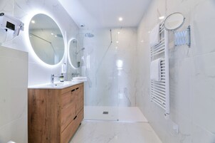Deluxe Double Room | Bathroom | Shower, eco-friendly toiletries, hair dryer, towels