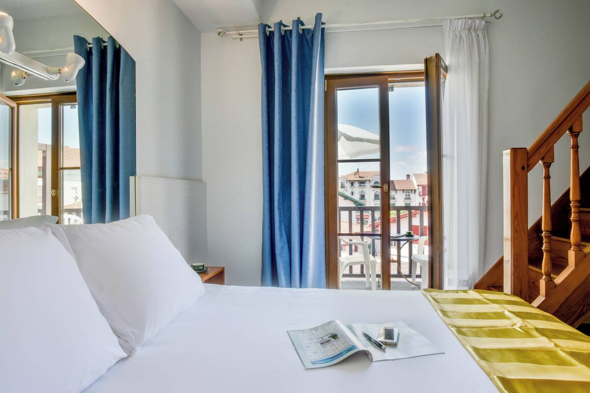 standard quadruple room | 1 bedroom, premium bedding, in-room safe, desk