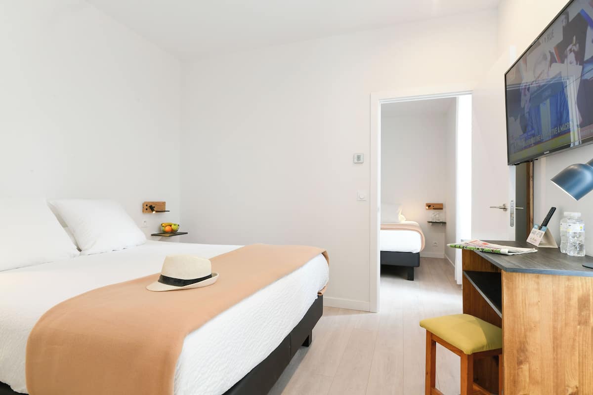Chambre Quadruple Supérieure | 1 chambre, literie de qualité supérieure