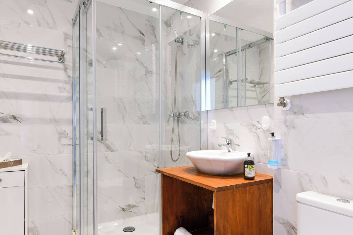 Superior Apartment | Bathroom