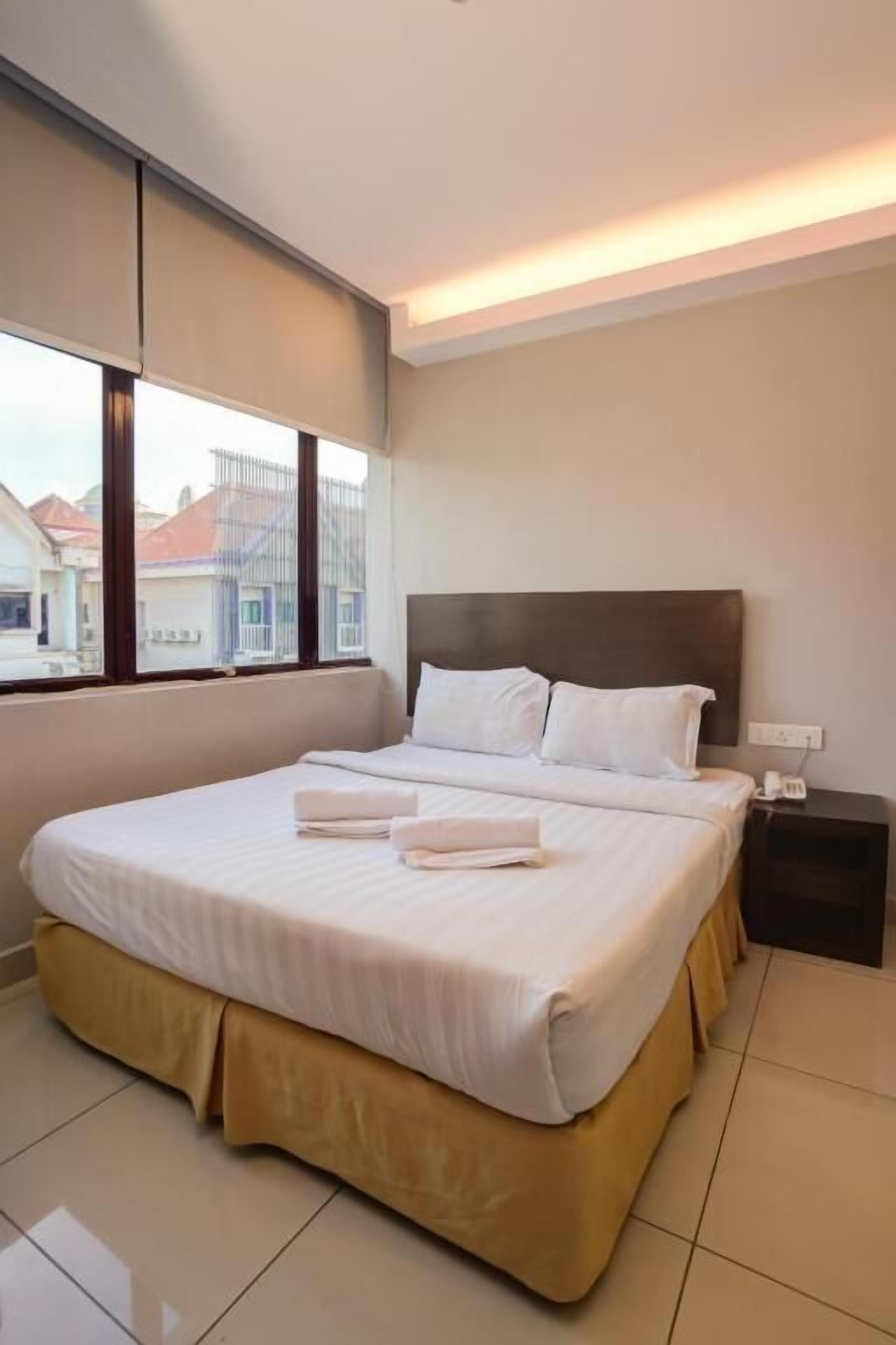 Schreibtisch, schallisolierte Zimmer, Bügeleisen/Bügelbrett