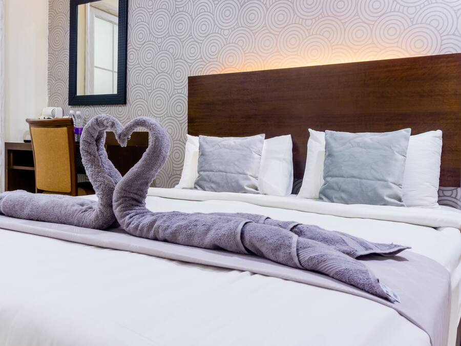 Deluxe Room | Desk, soundproofing, iron/ironing board, rollaway beds