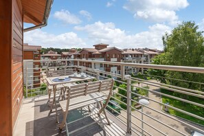 Grand Apartment, 2 Bedrooms (Wypoczynkowa 30 Street) | Terrace/patio - Grand Apartments - Neptun Park (Gdansk)