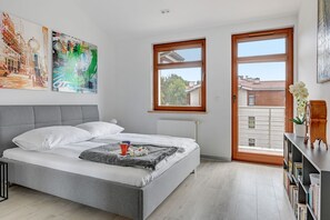 Grand Apartment, 2 Bedrooms (Wypoczynkowa 30 Street) | Individually decorated, individually furnished, iron/ironing board - Grand Apartments - Neptun Park (Gdansk)