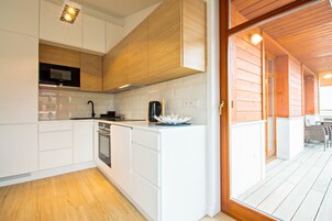 Superior Apartment (Wypoczynkowa 34A) | Dapur kecil peribadi | Peti sejuk/penyejuk beku saiz penuh, dapur, pembancuh kopi/teh 