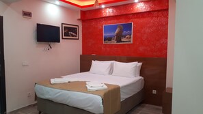 Premium bedding, minibar, desk, laptop workspace - Yakut Hotel (Istanbul)