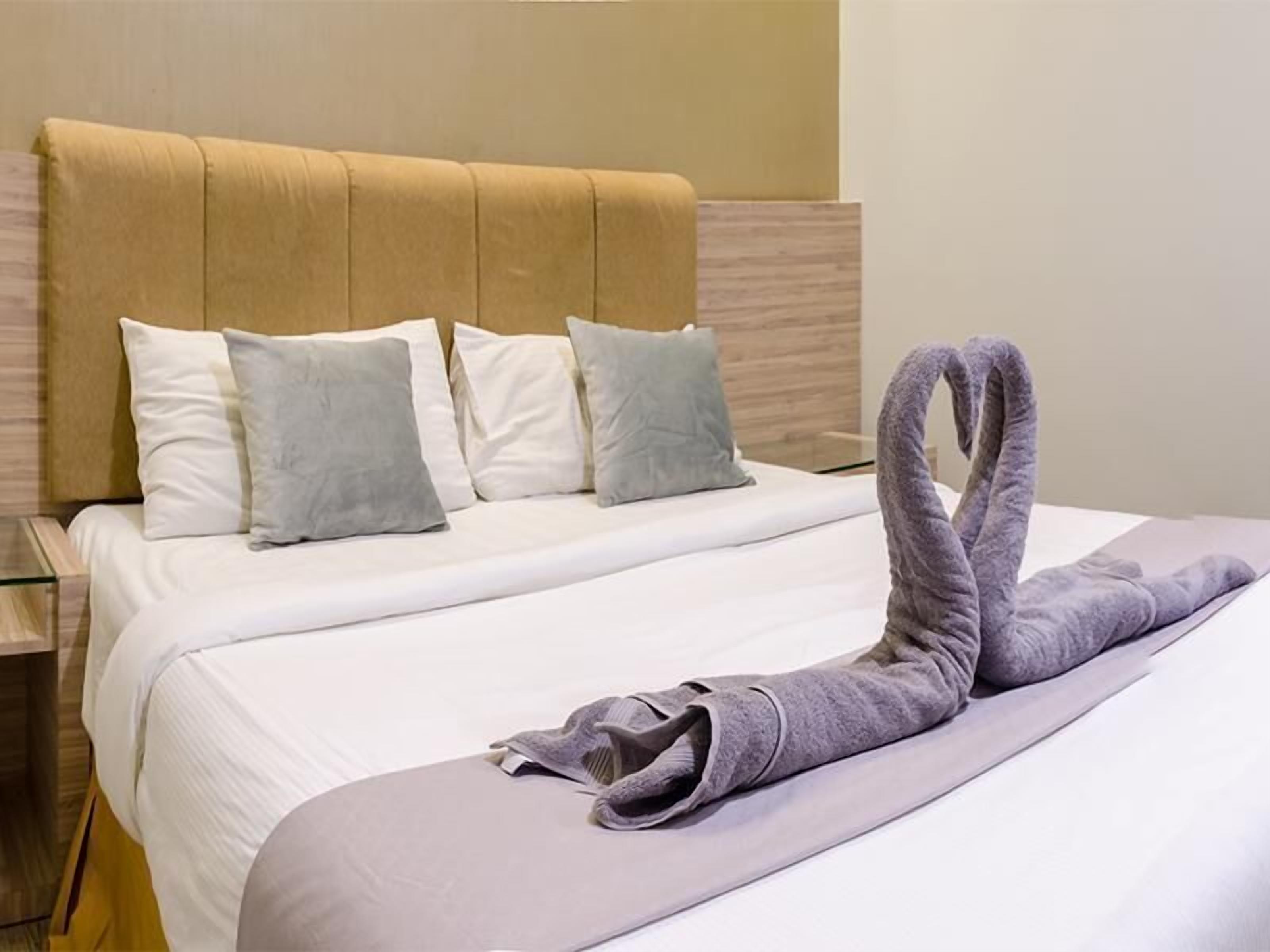 Safe på rommet, skrivebord, lydisolert og strykejern/-brett