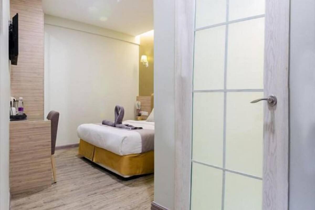 1 bedroom, in-room safe, desk, soundproofing