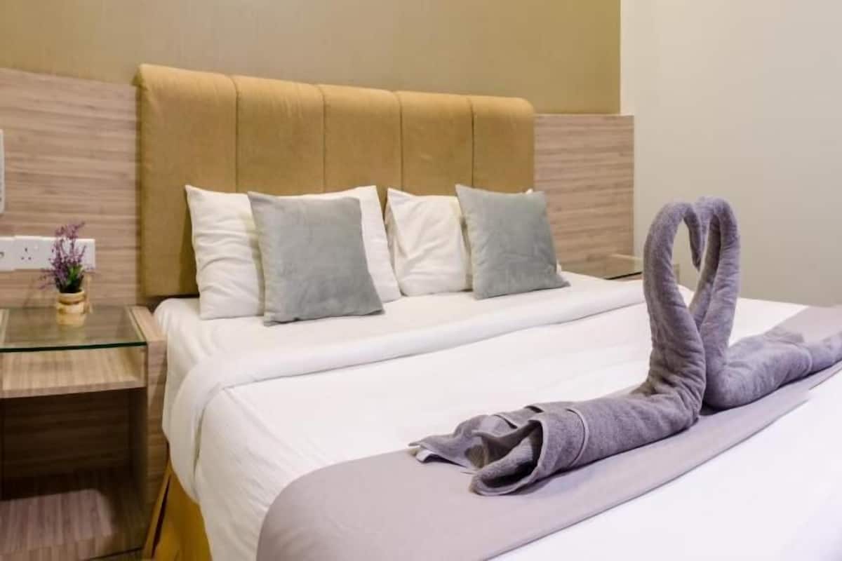 In-room safe, desk, soundproofing, iron/ironing board