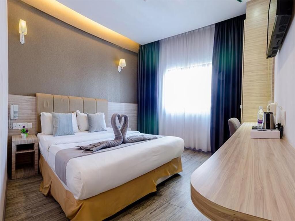 Safe på rommet, skrivebord, lydisolert og strykejern/-brett