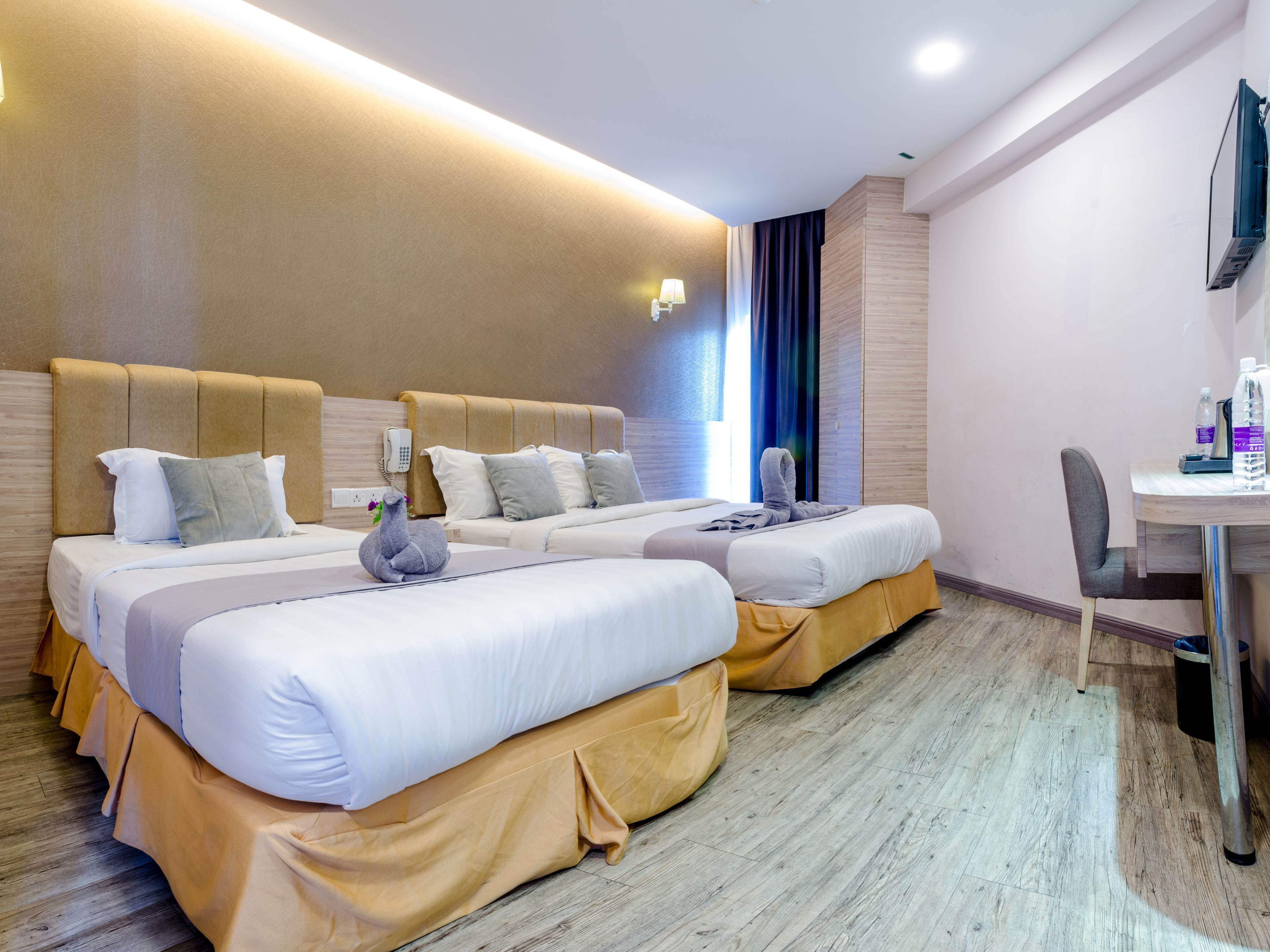 Safe på rommet, skrivebord, lydisolert og strykejern/-brett