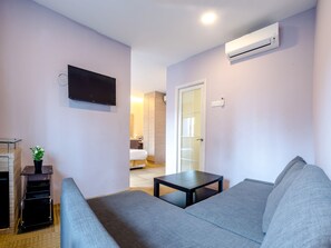 Suite | Soggiorno | TV LED 30 pollici con canali satellitari, TV