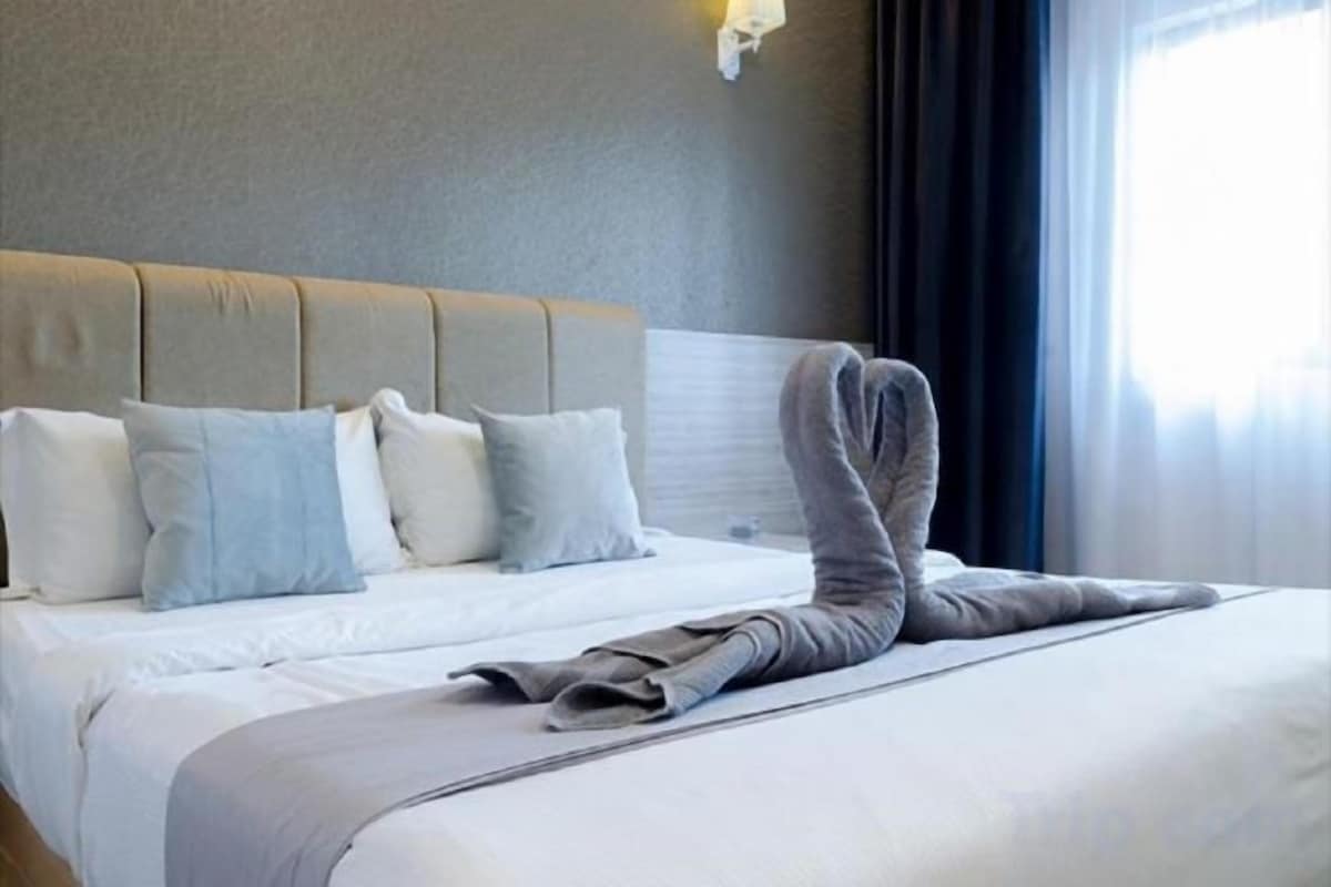 In-room safe, desk, soundproofing, iron/ironing board
