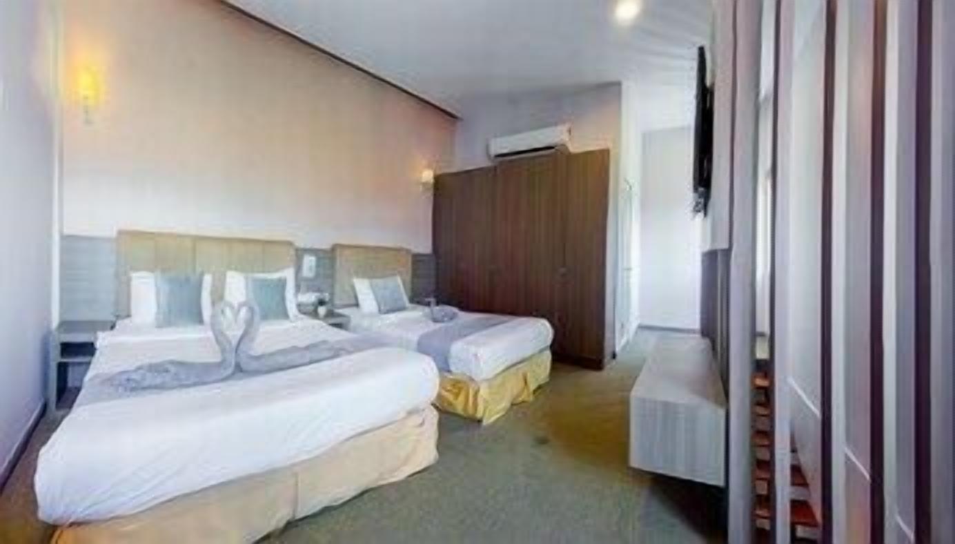 Safe på rommet, skrivebord, lydisolert og strykejern/-brett