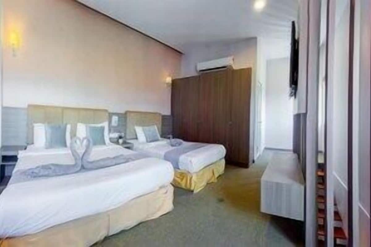 In-room safe, desk, soundproofing, iron/ironing board