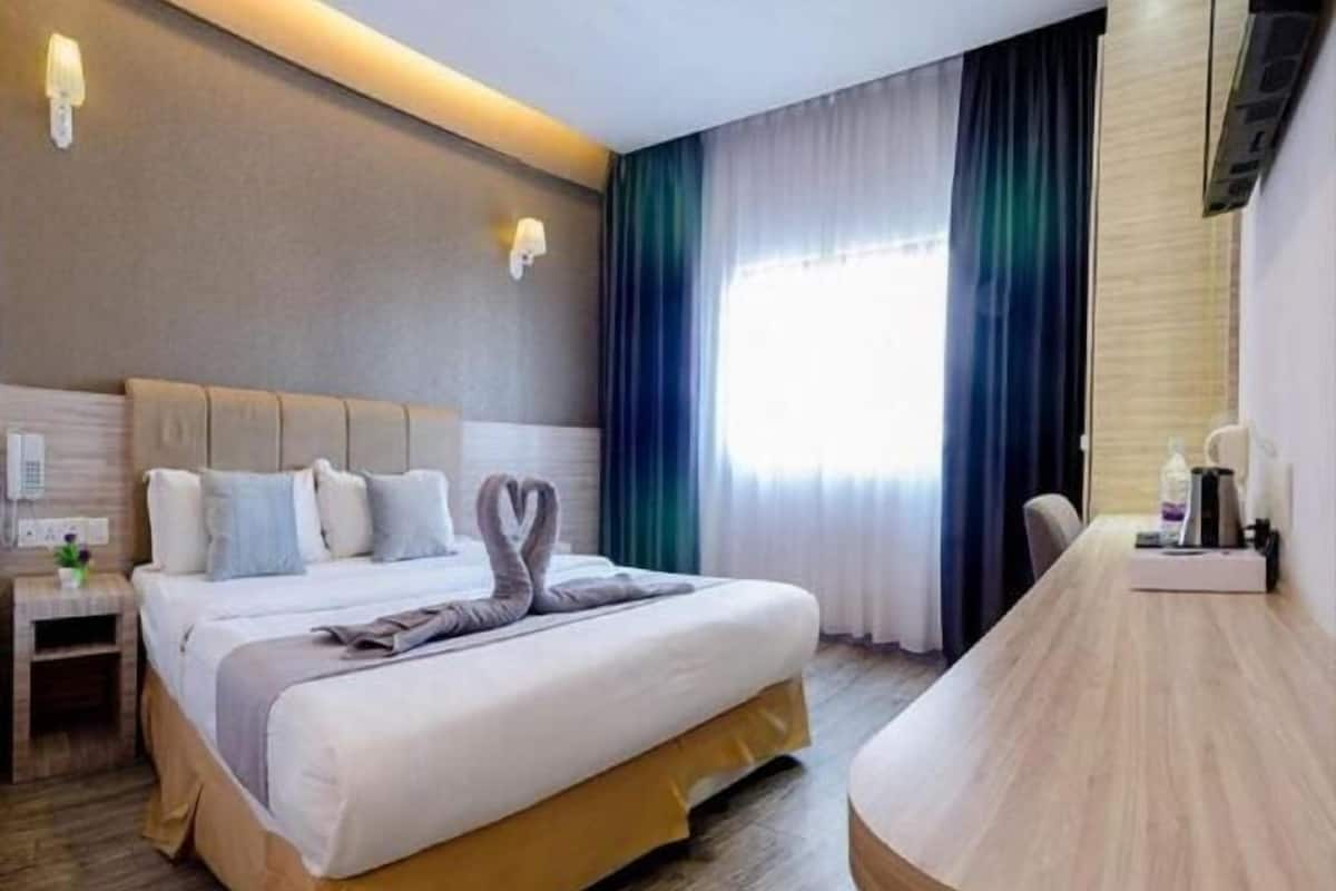 Zimmersafe, Schreibtisch, schallisolierte Zimmer, Bügeleisen/Bügelbrett