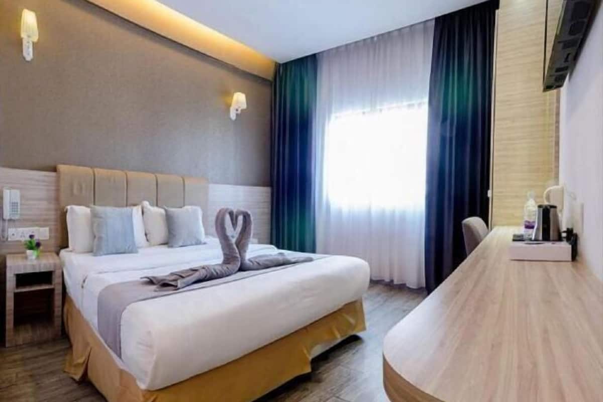 Zimmersafe, Schreibtisch, schallisolierte Zimmer, Bügeleisen/Bügelbrett