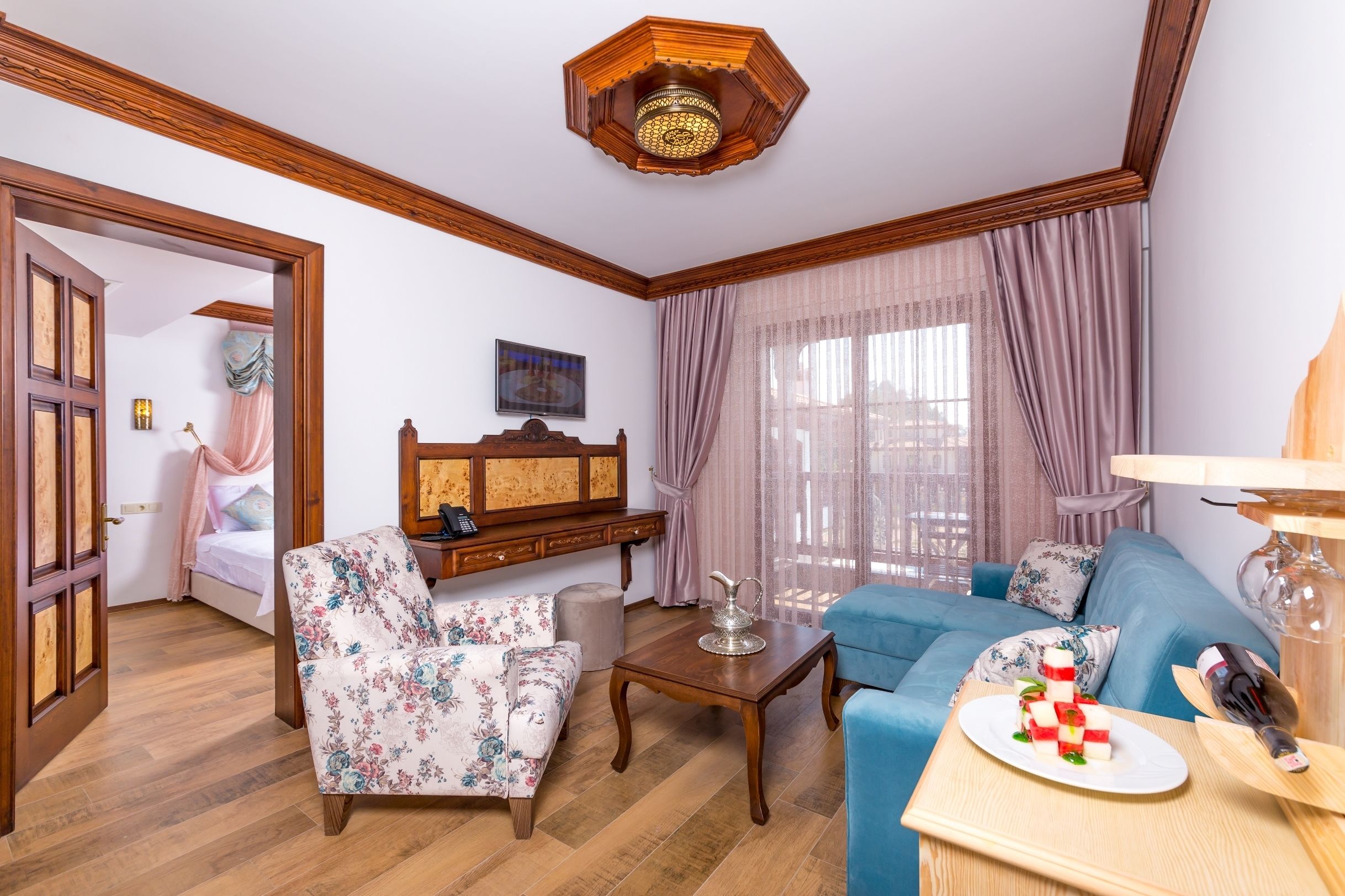 honeymoon suite | living room | 42-inch lcd tv with satellite channels, tv