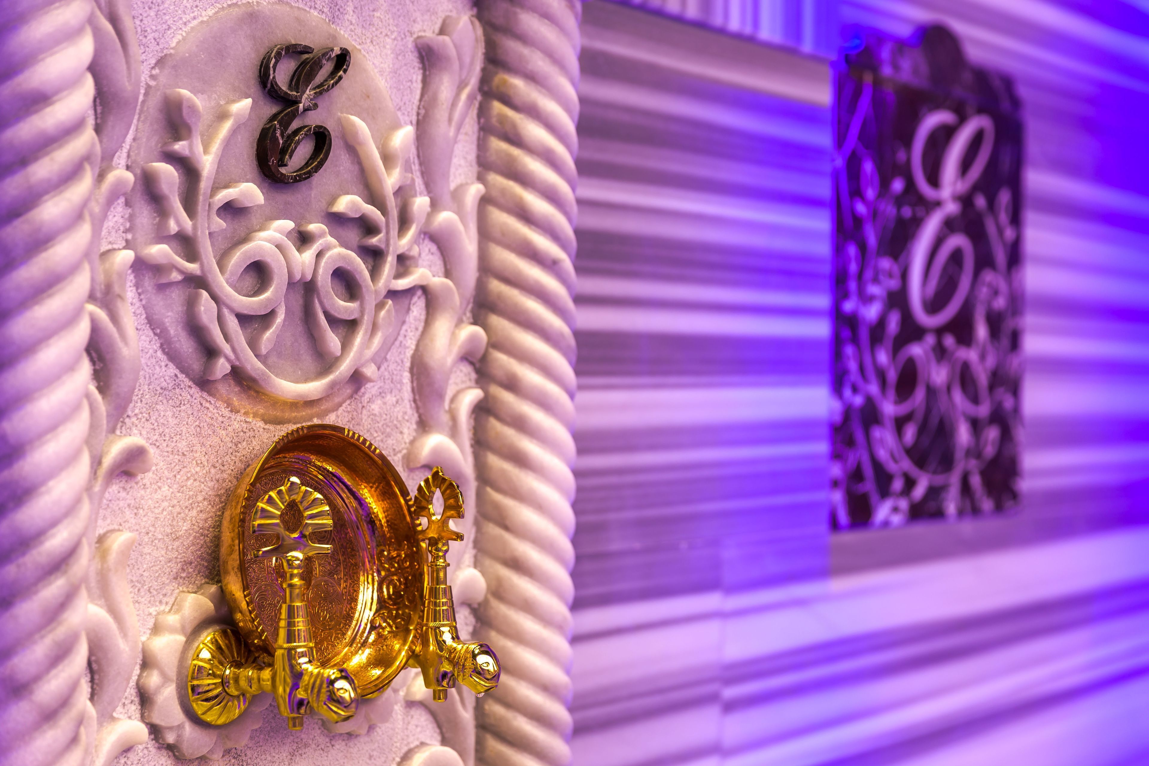 sauna, hot tub, steam room, turkish bath/hammam, body scrubs