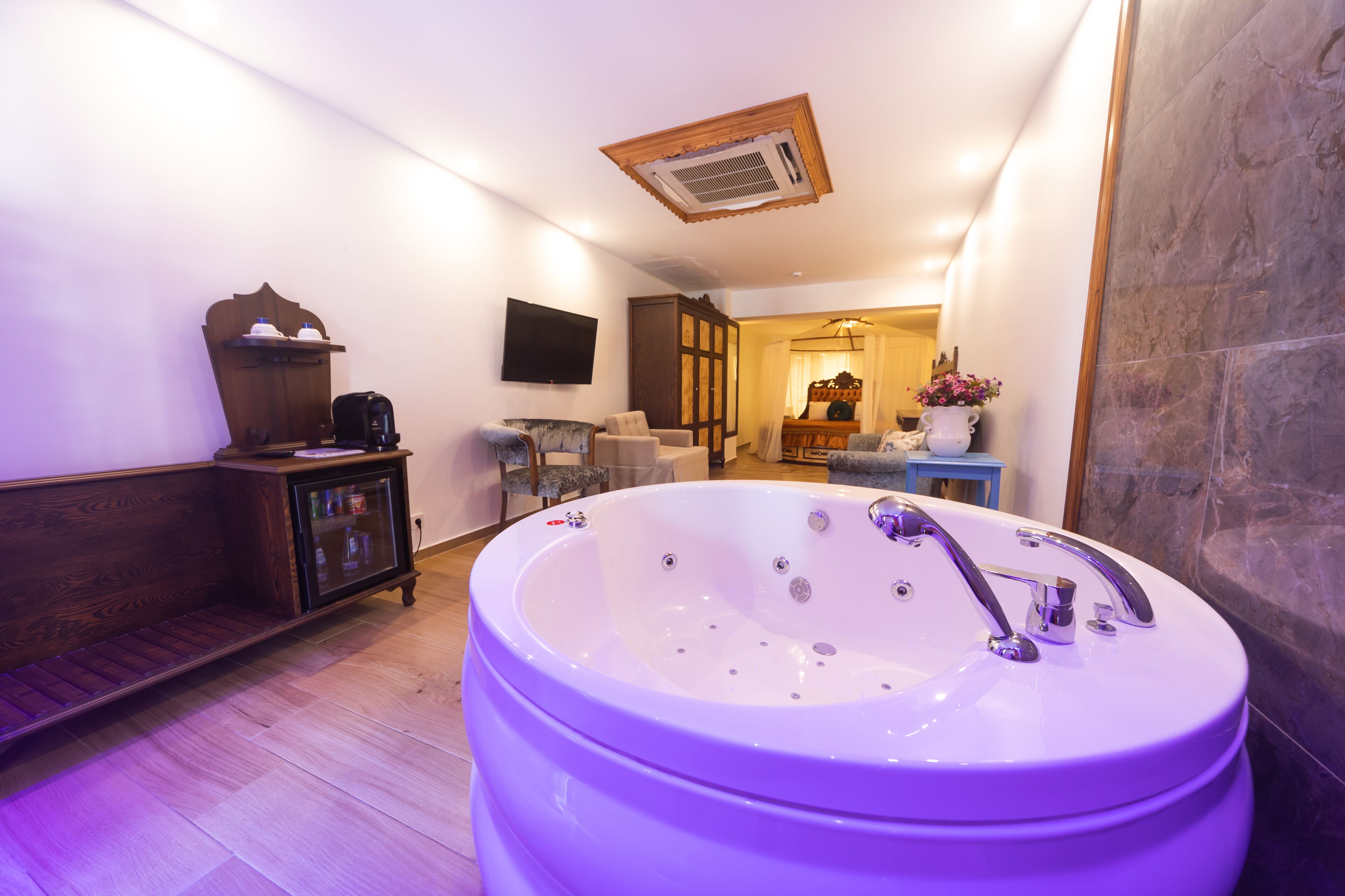 classic suite | premium bedding, minibar, in-room safe, desk