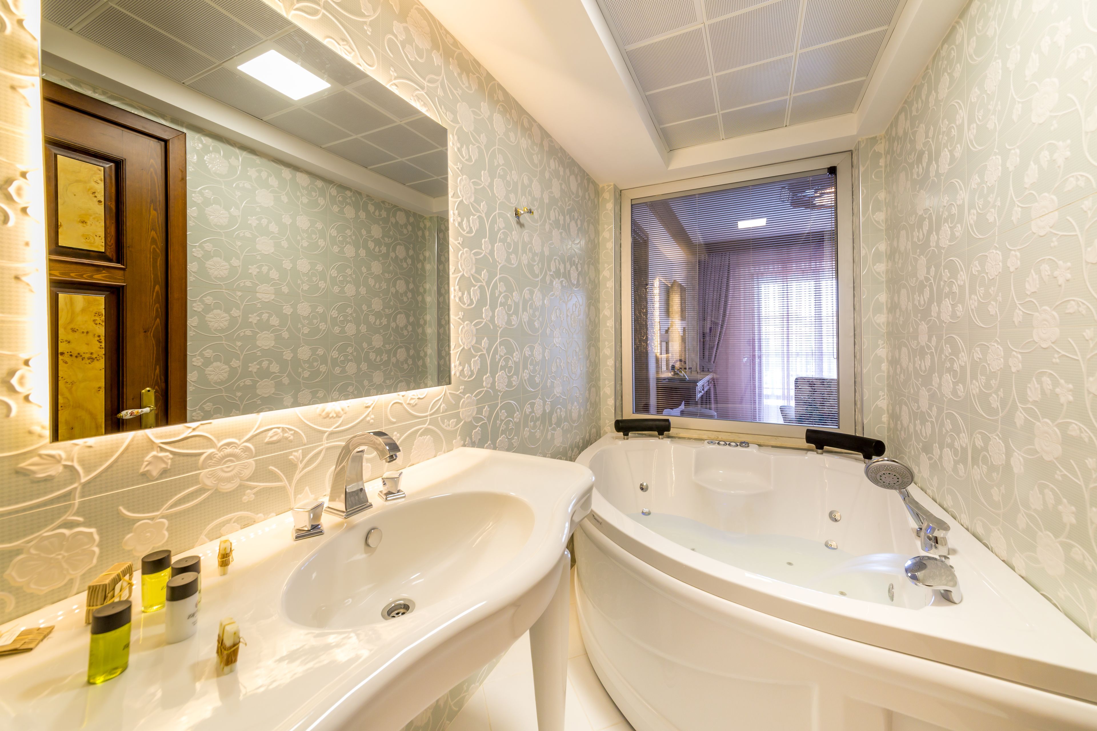 honeymoon suite | bathroom | shower, free toiletries, hair dryer, slippers