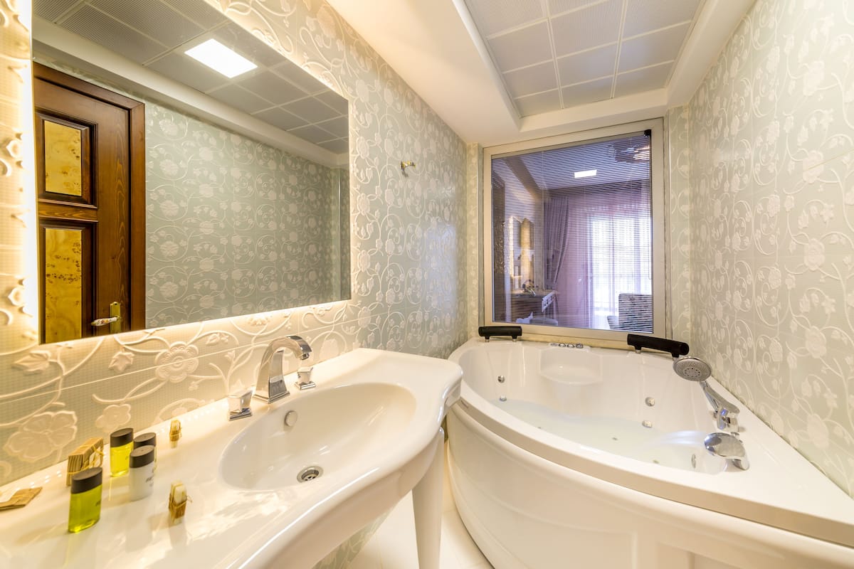 honeymoon suite | bathroom | shower, free toiletries, hair dryer, slippers