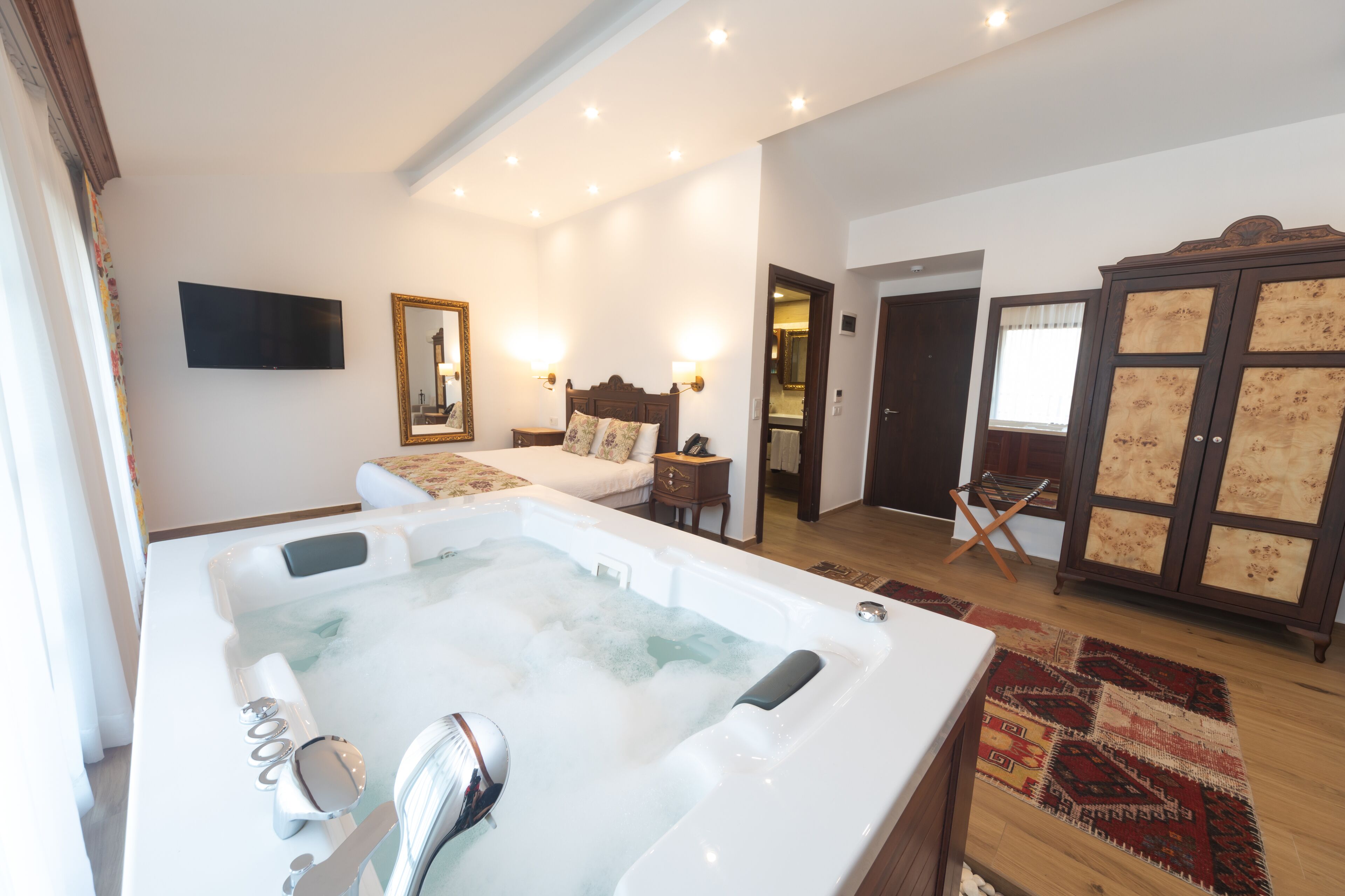 Exclusive Suite | Premium bedding, minibar, in-room safe, desk