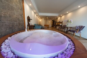 Premium bedding, minibar, in-room safe, desk - Elif Hanim Hotel & Spa (Ula)