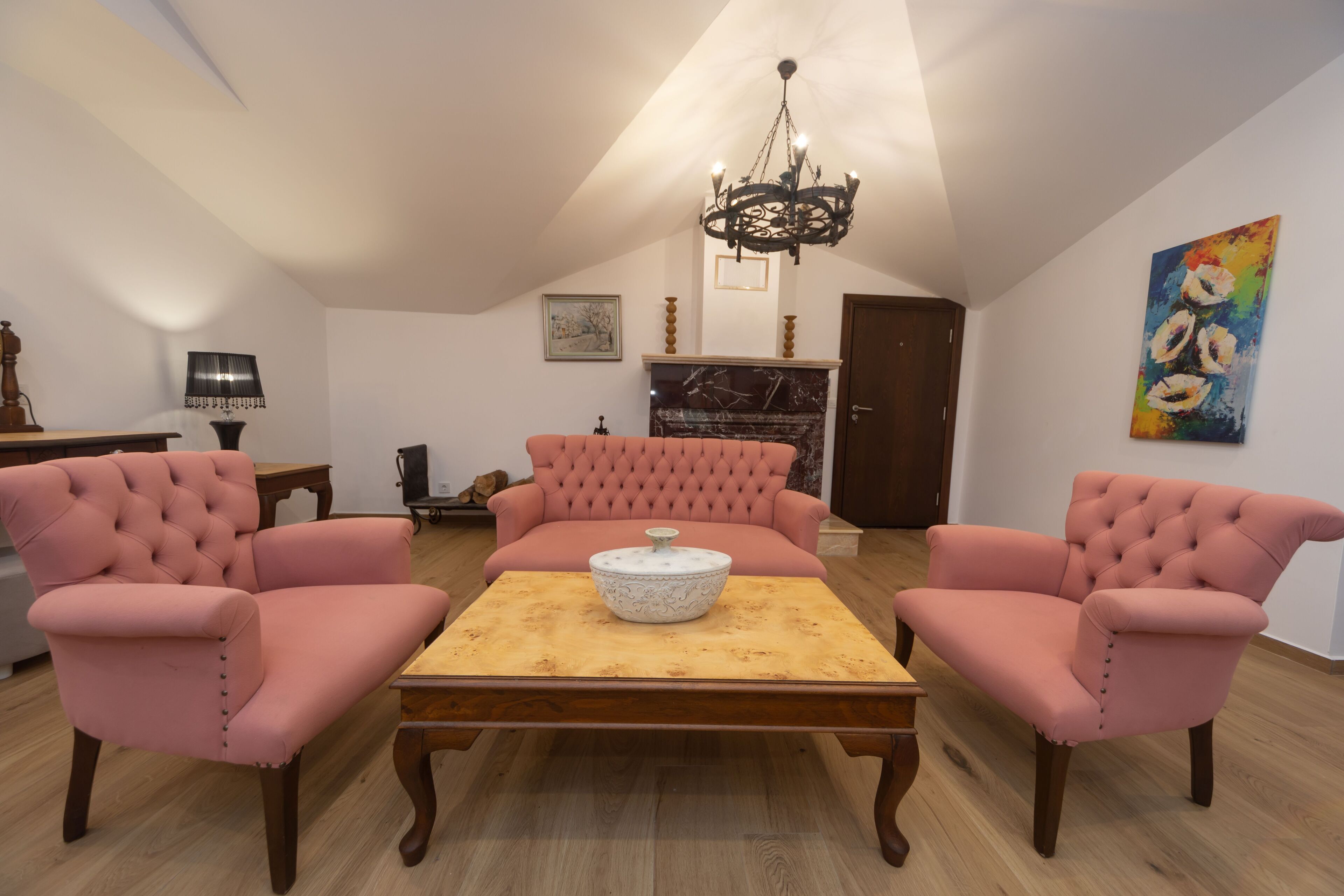 deluxe suite | premium bedding, minibar, in-room safe, desk